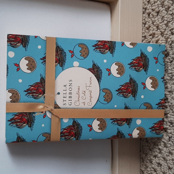 🌼5 for $25🌼 Christmas at Cold Comfort Farm by Stella Gibbons - Picture 1 of 1